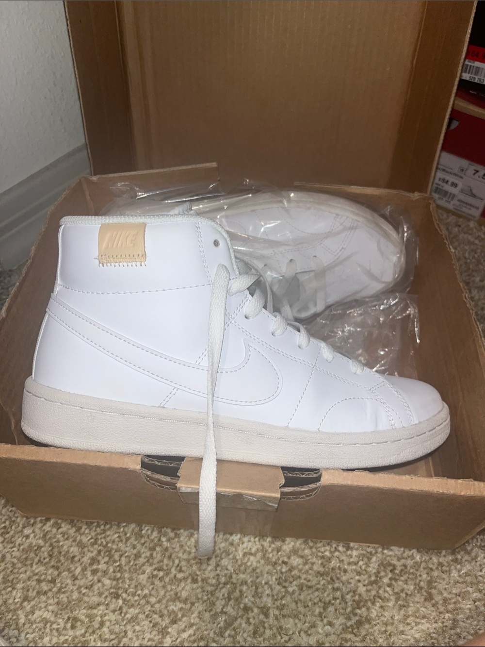 EUC Nike women’s White Nike Court Royale 2 Mid